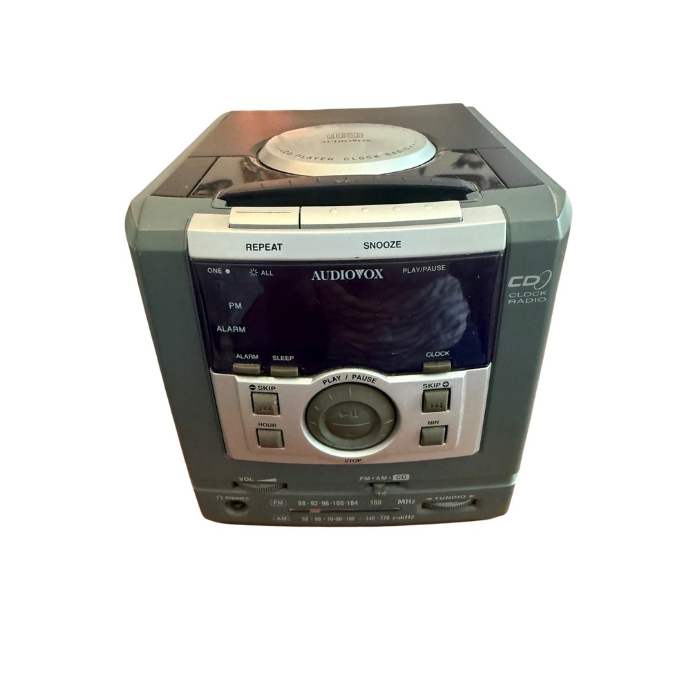 Audiovox CD1182 CD Alarm Clock Radio AM/FM Vintage July 1999 Grey Silver